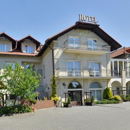 Hotel Mateo Stopnica Eksteriør billede