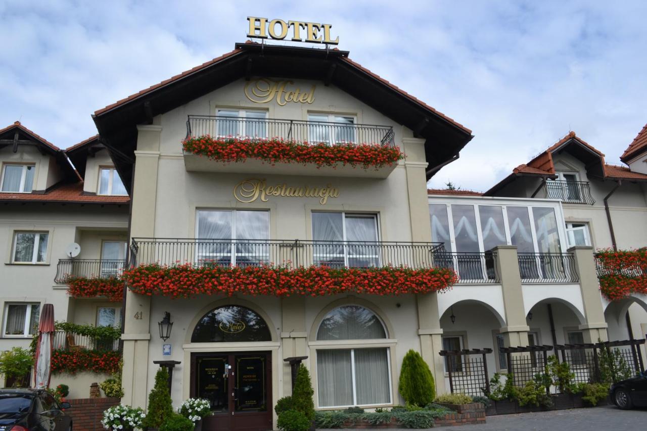 Hotel Mateo Stopnica Eksteriør billede